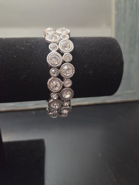 Crystal Circle Stretch Bracelet - Silver Tone
